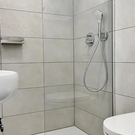 Jaybnb - Modern Eingerichtetes Zentral In Apartman